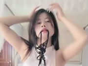 Chińska dziewczyna z dużymi cyckami, seksowny striptiz i masturbacja